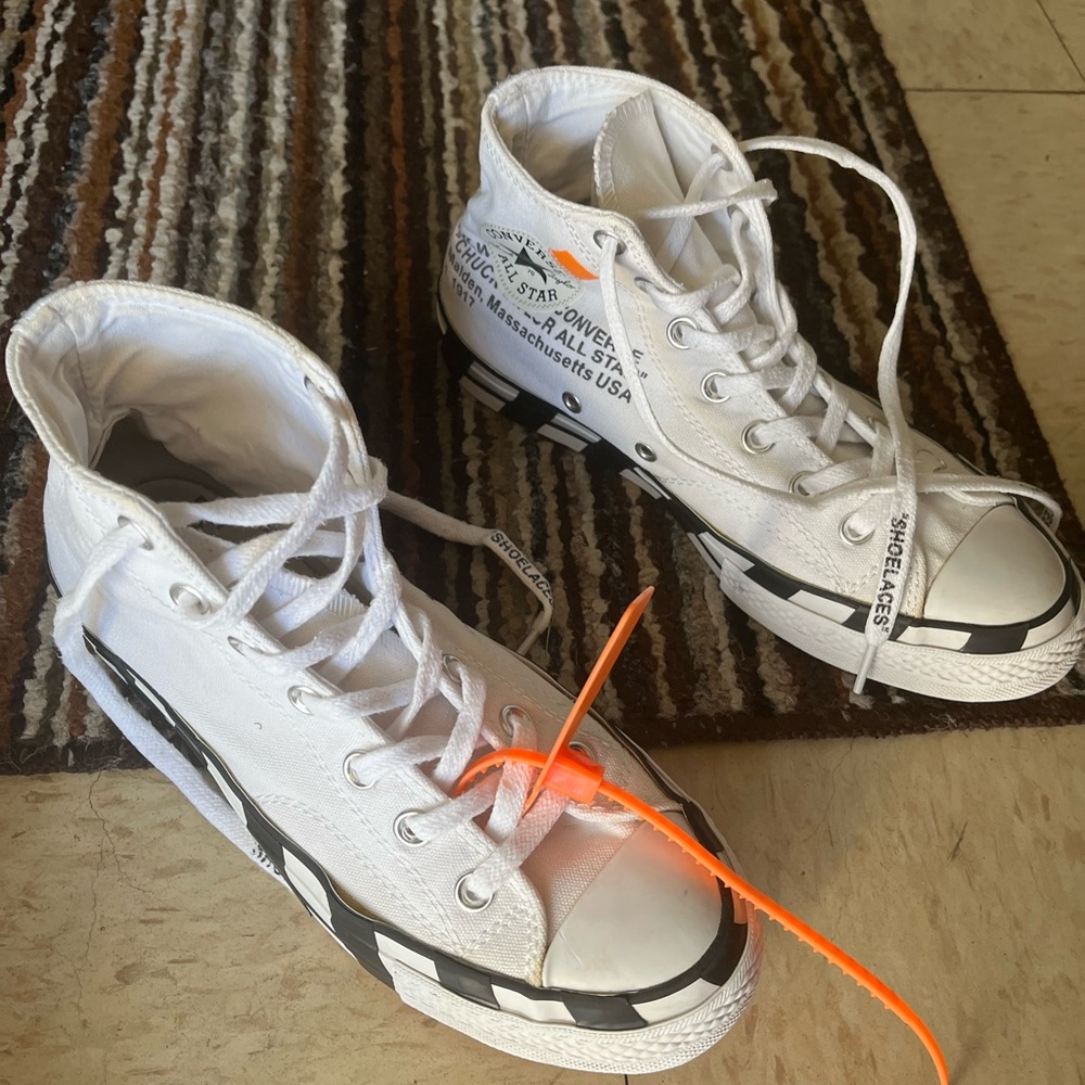 Women’s Off white high top converse